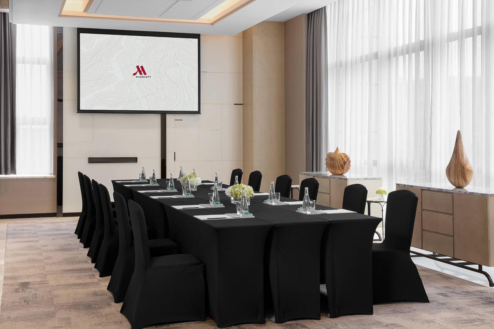 Marriott Kangqiao Hotel 5*
