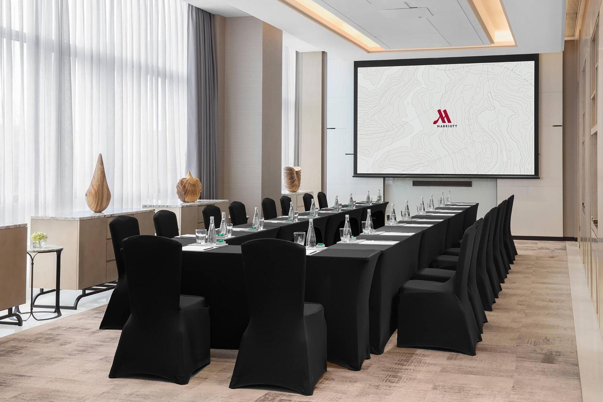 Hotel Marriott Kangqiao 5*