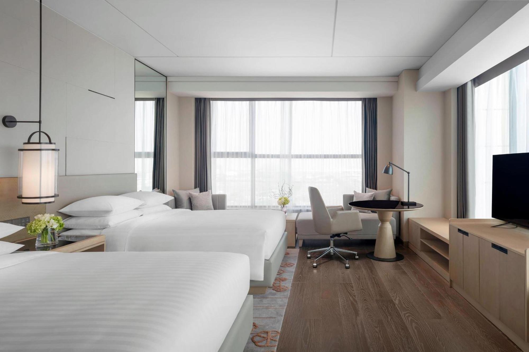 Marriott Kangqiao Hotel 5*